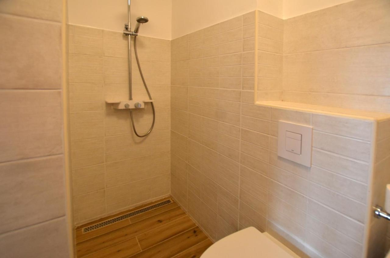 רוביני Sarah Apartment מראה חיצוני תמונה