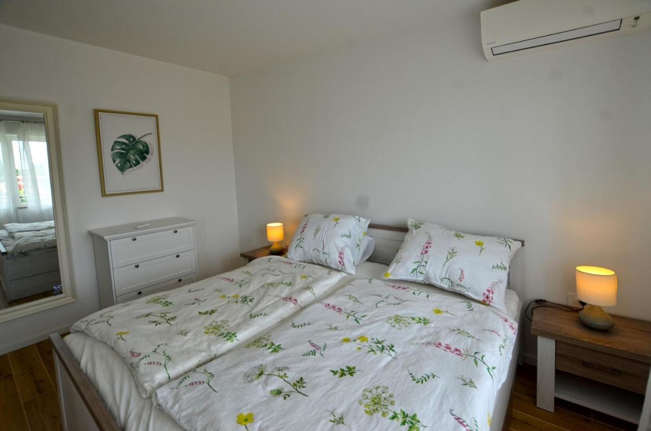 רוביני Sarah Apartment מראה חיצוני תמונה