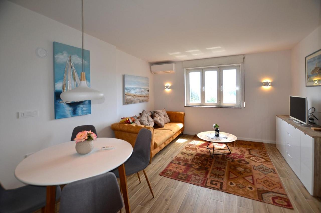רוביני Sarah Apartment מראה חיצוני תמונה